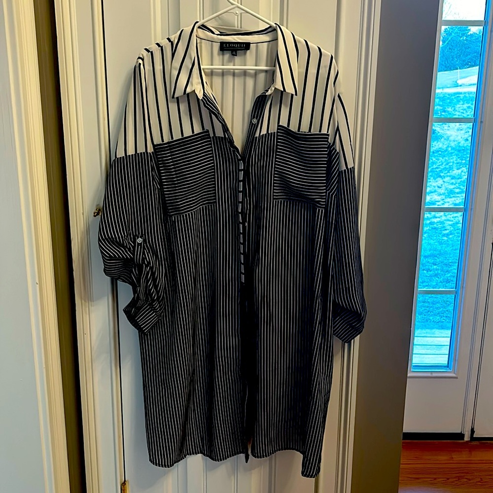 Eloquii black & white t-shirt dress, size 22. Perfect condition.